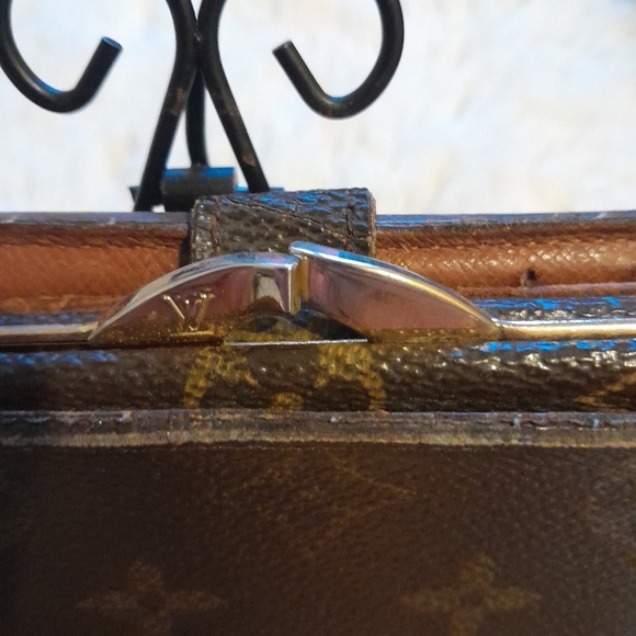 Louis Vuitton kisslock wallet/cardholder EUC - Picture 6 of 16